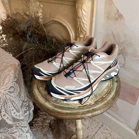 BRAND NEW Salomon Trail Running Shoes in Blush Pink and Black main image 4